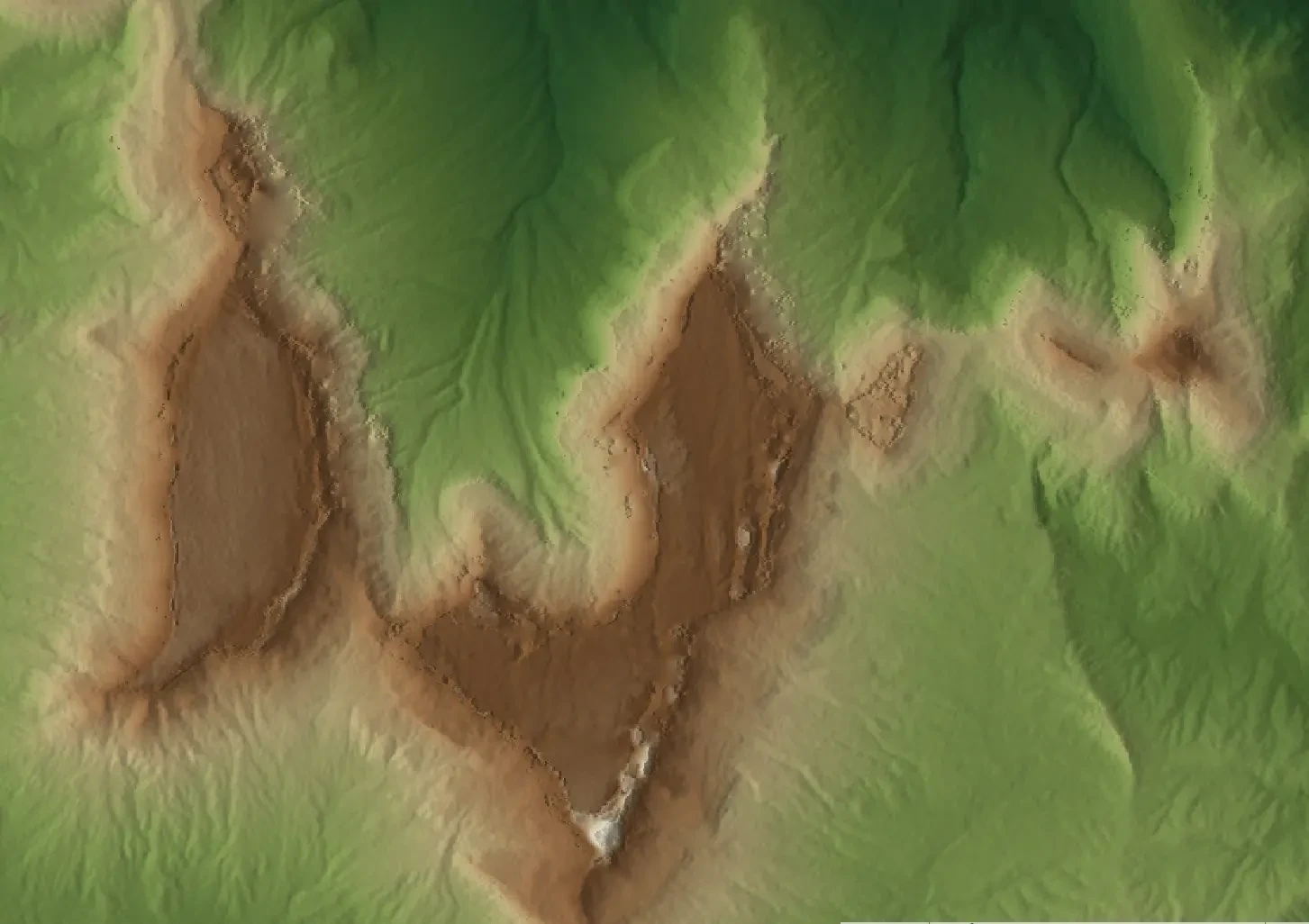 Corte de un paisaje con bosque y un edificio. Una línea discontinua sigue las copas y el techo (modelo de superficie) y otra continua sigue el suelo (modelo del terreno).