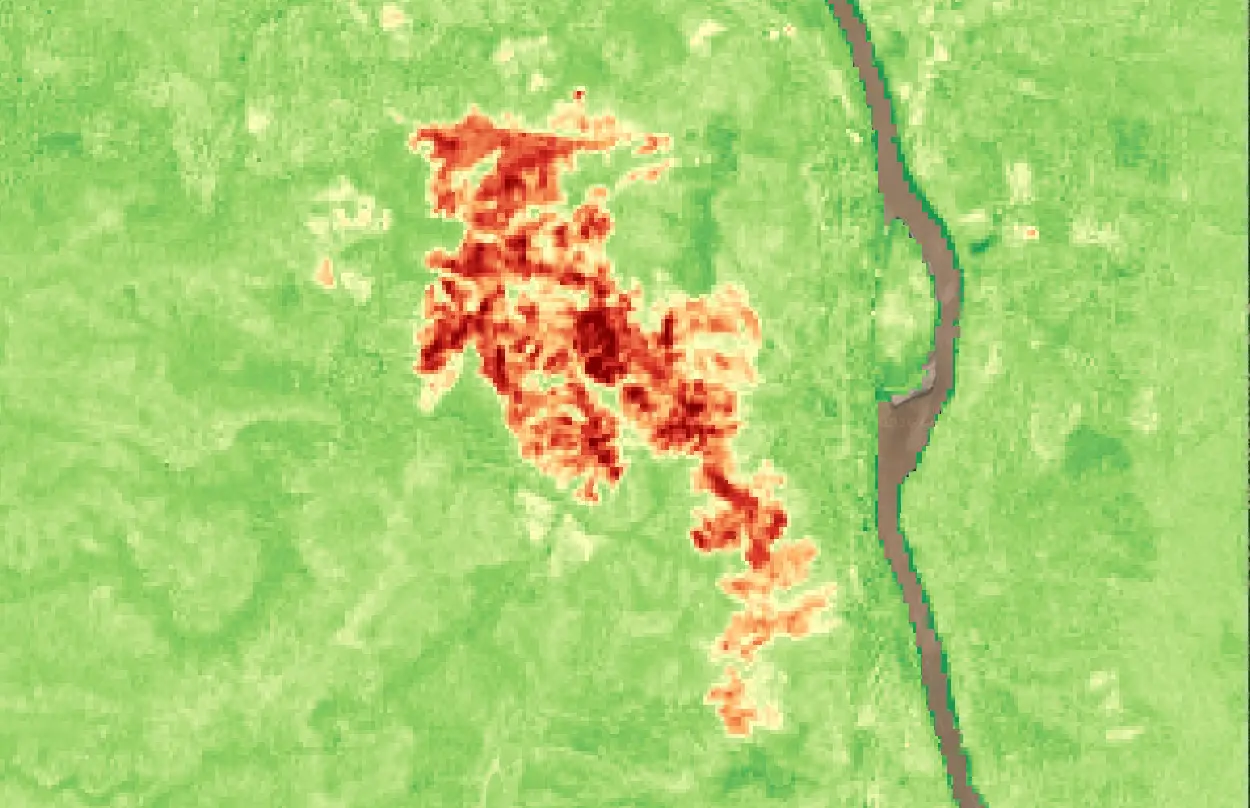 Mapa dNBR del incendio cerca de Honda, Tolima: una franja de rojo intenso a naranja sobre vegetación verde, al oeste del río Magdalena.